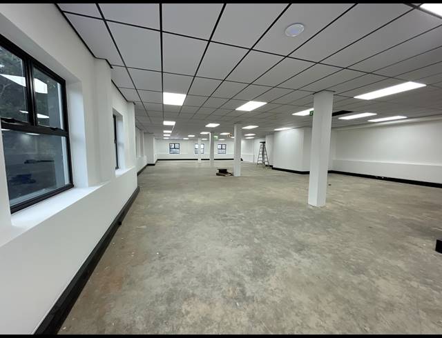 300M² OFFICE TO LET IN BRYANSTON